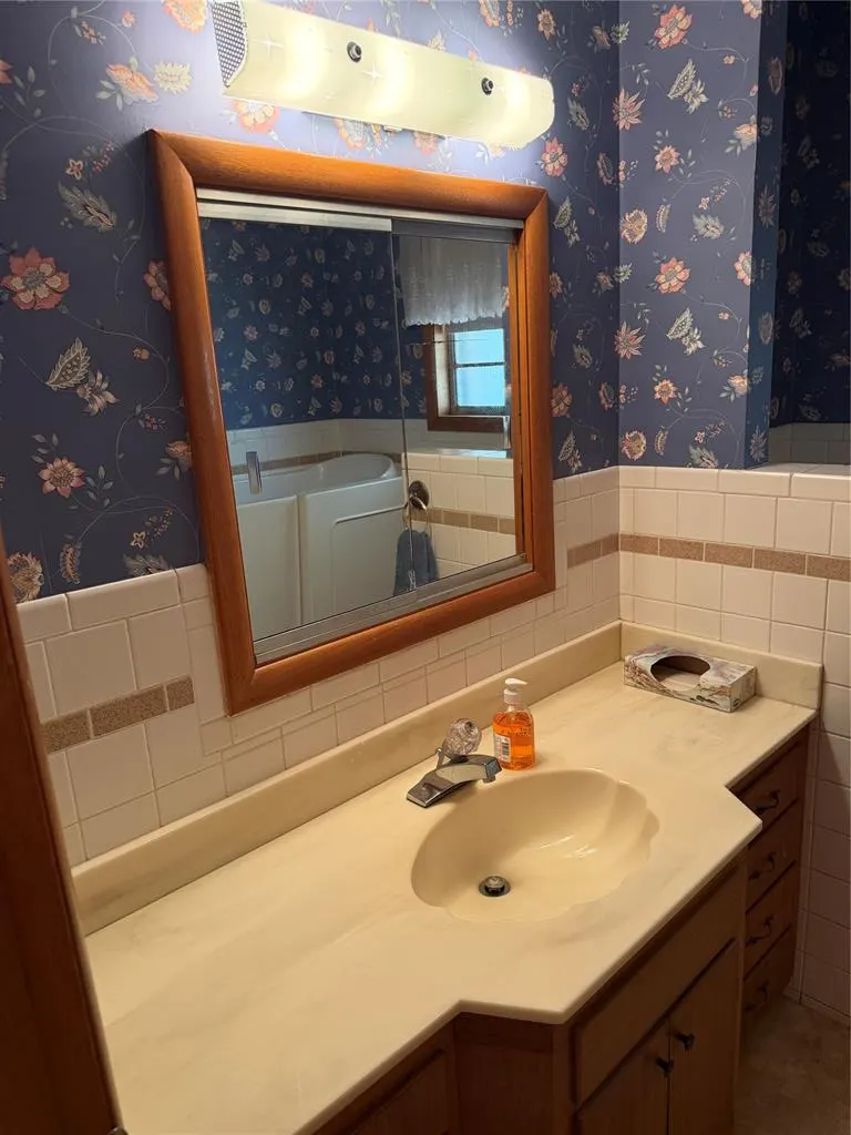 Photo 14 — 412 S 25th Street, Clinton, OK 73601