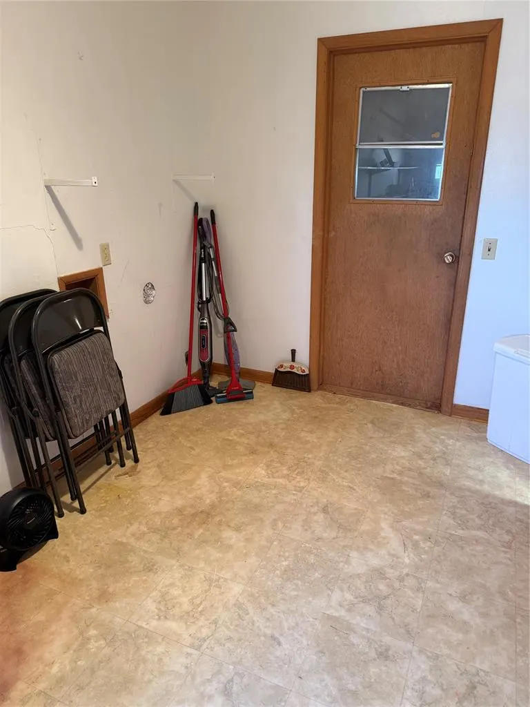 Photo 18 — 412 S 25th Street, Clinton, OK 73601