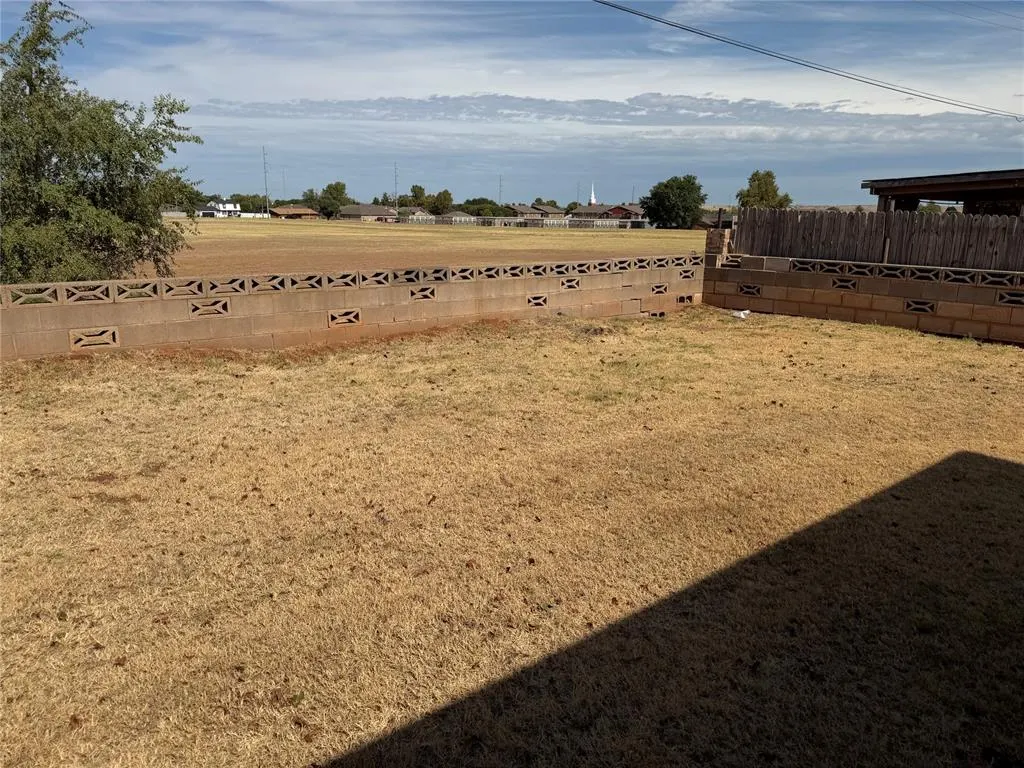 Photo 20 — 412 S 25th Street, Clinton, OK 73601