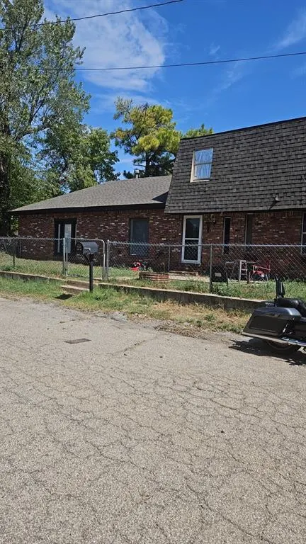Photo 2 — 821 W Moses Street, Cushing, OK 74023