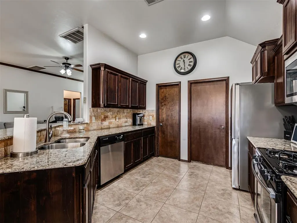 Photo 7 — 2204 NW 158th Street, Edmond, OK 73013