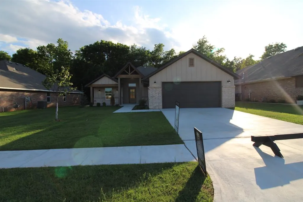 Front exterior — 132 Mountain Laurel Way, Noble, OK 73068
