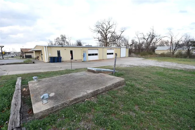 Photo 4 — 610 N Main Street, Seminole, OK 74868
