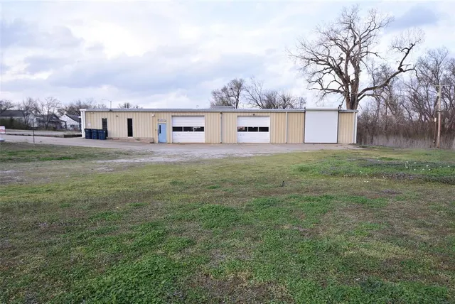 Photo 5 — 610 N Main Street, Seminole, OK 74868