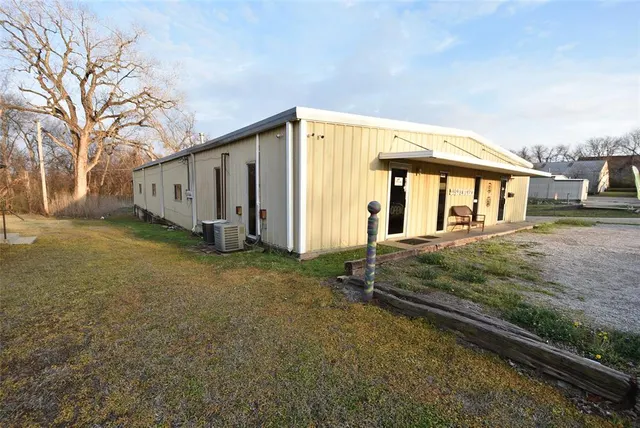 Photo 6 — 610 N Main Street, Seminole, OK 74868
