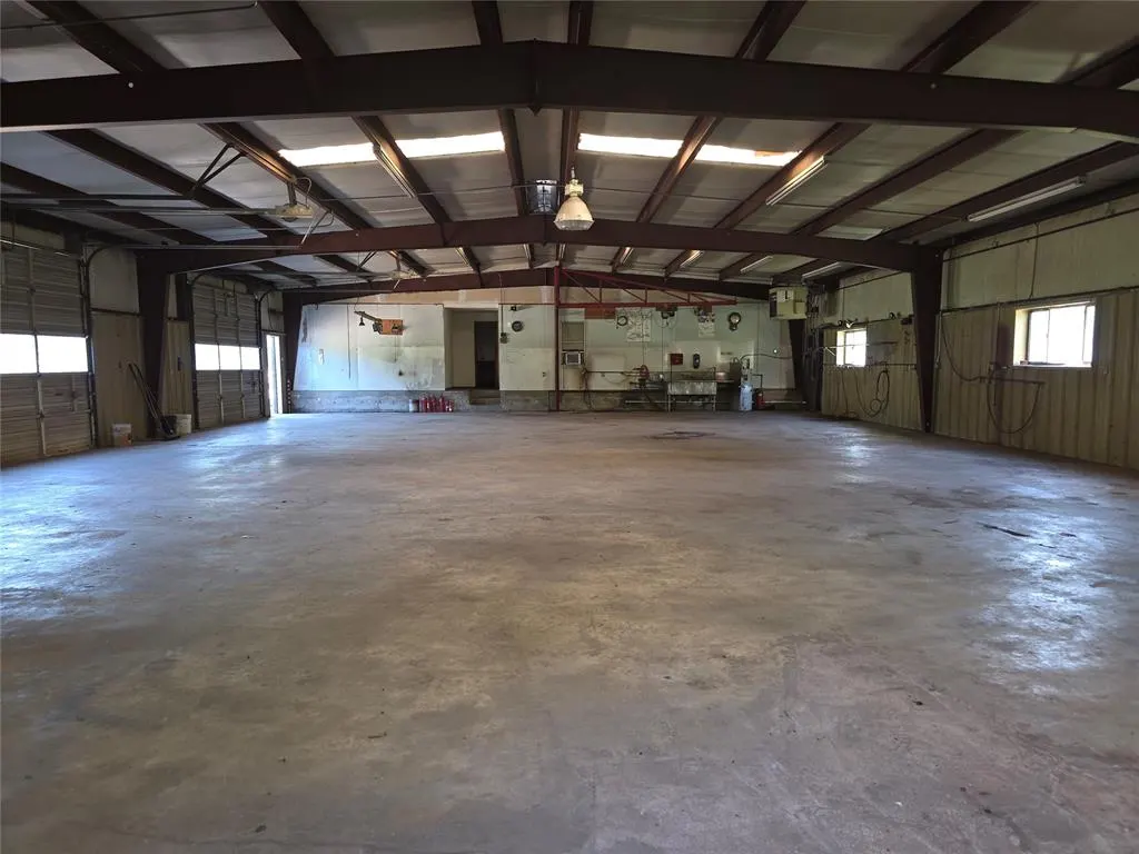 Photo 10 — 610 N Main Street, Seminole, OK 74868