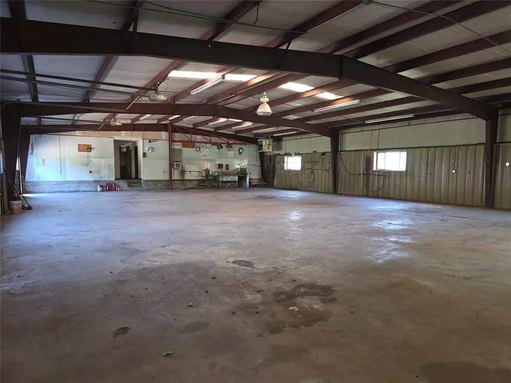 Photo 11 — 610 N Main Street, Seminole, OK 74868