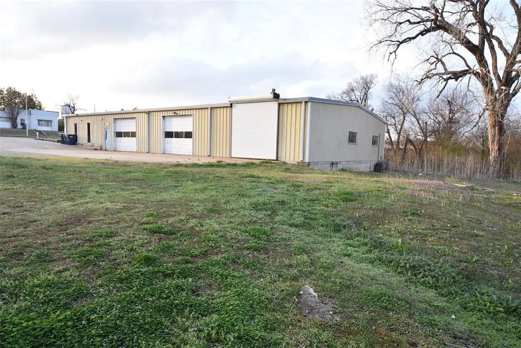 Photo 20 — 610 N Main Street, Seminole, OK 74868