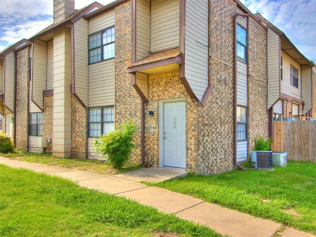 Front exterior — 401 SE 12th Avenue 208, Norman, OK 73071