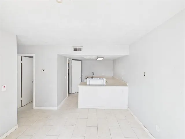 Photo 7 — 401 SE 12th Avenue 208, Norman, OK 73071