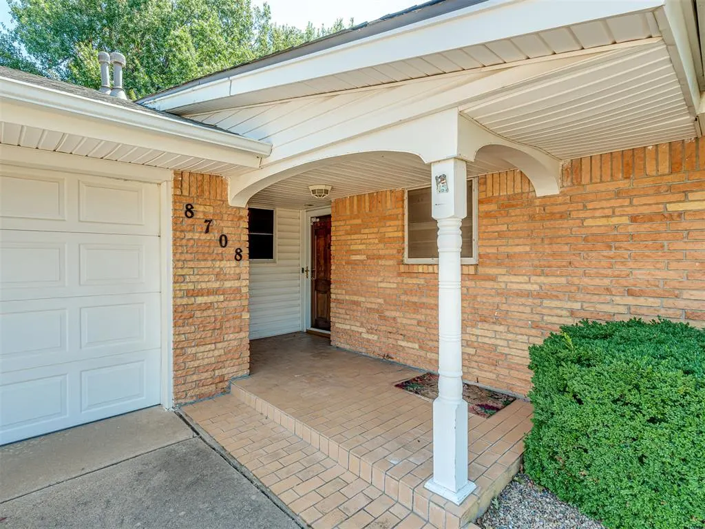 Photo 2 — 8708 S Charlotte Drive, Oklahoma City, OK 73159