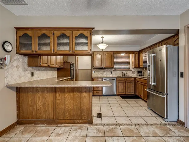 Photo 3 — 8708 S Charlotte Drive, Oklahoma City, OK 73159