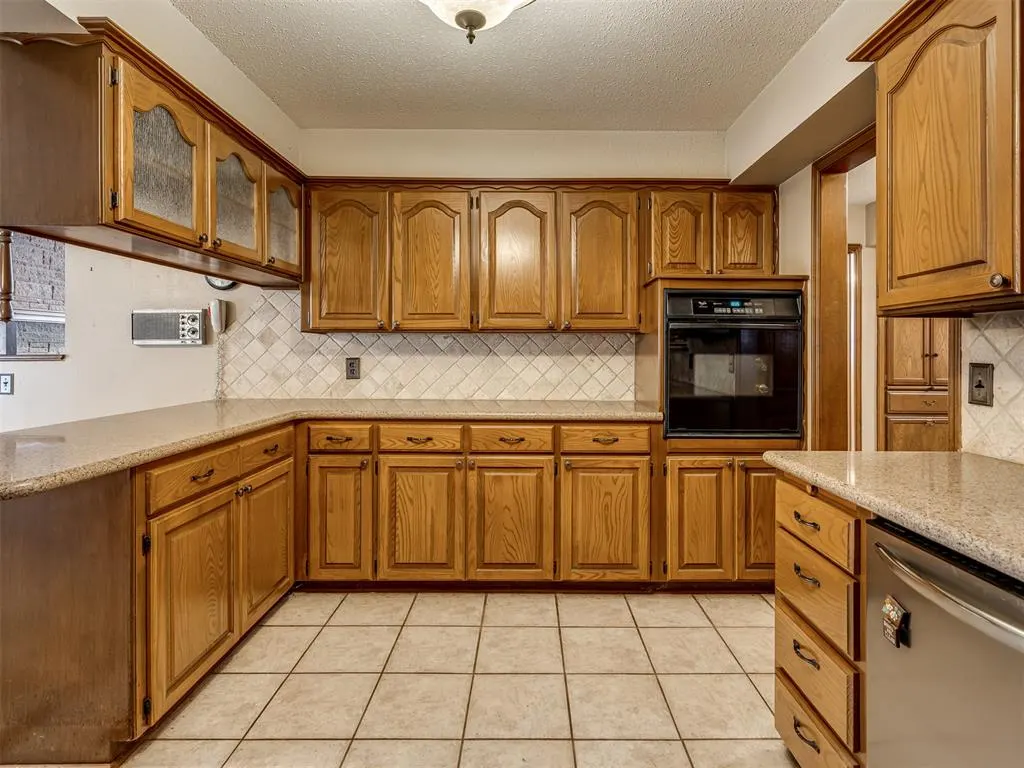 Photo 7 — 8708 S Charlotte Drive, Oklahoma City, OK 73159
