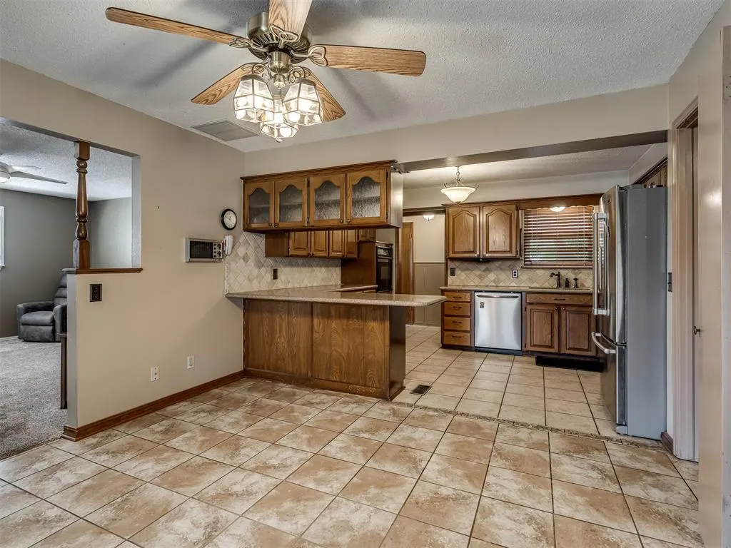 Photo 9 — 8708 S Charlotte Drive, Oklahoma City, OK 73159