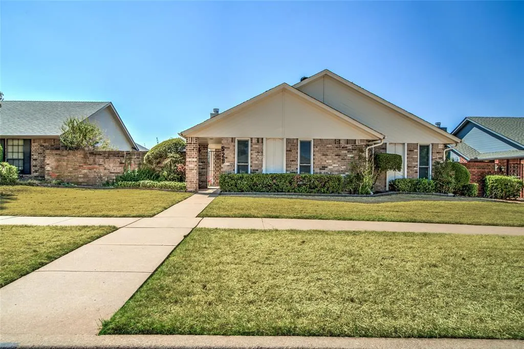 Front exterior — 528 NW 142nd Street, Edmond, OK 73013