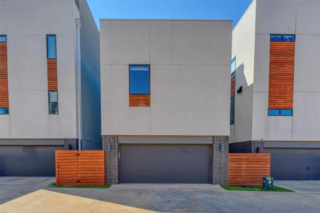 Photo 4 — 829 NW 6th Street, Oklahoma City, OK 73106