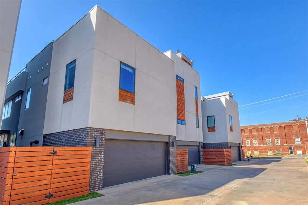 Photo 5 — 829 NW 6th Street, Oklahoma City, OK 73106