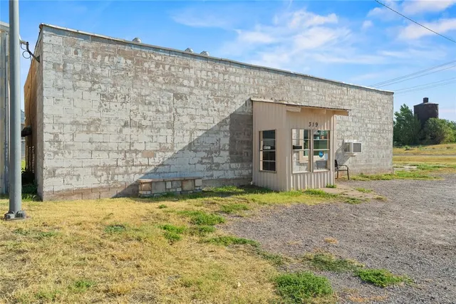Photo 2 — 319 E Main Street, Watonga, OK 73772