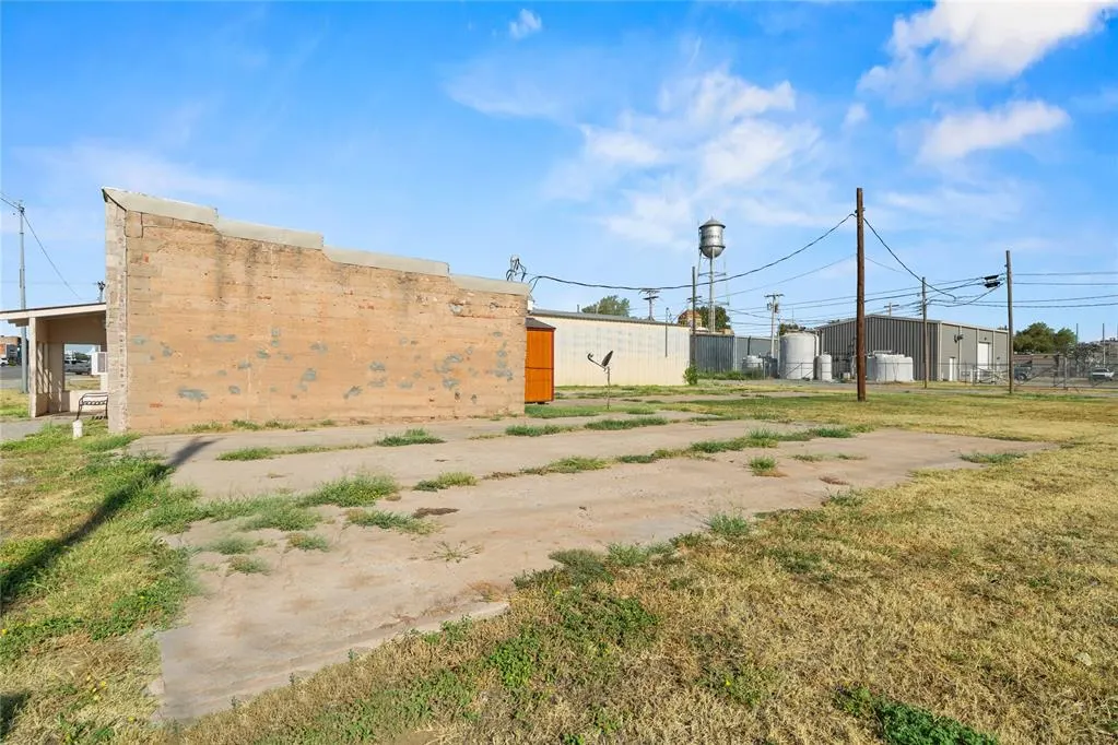 Photo 18 — 319 E Main Street, Watonga, OK 73772