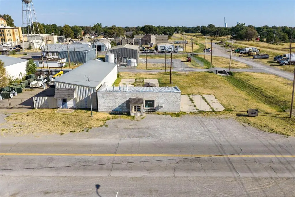 Photo 19 — 319 E Main Street, Watonga, OK 73772