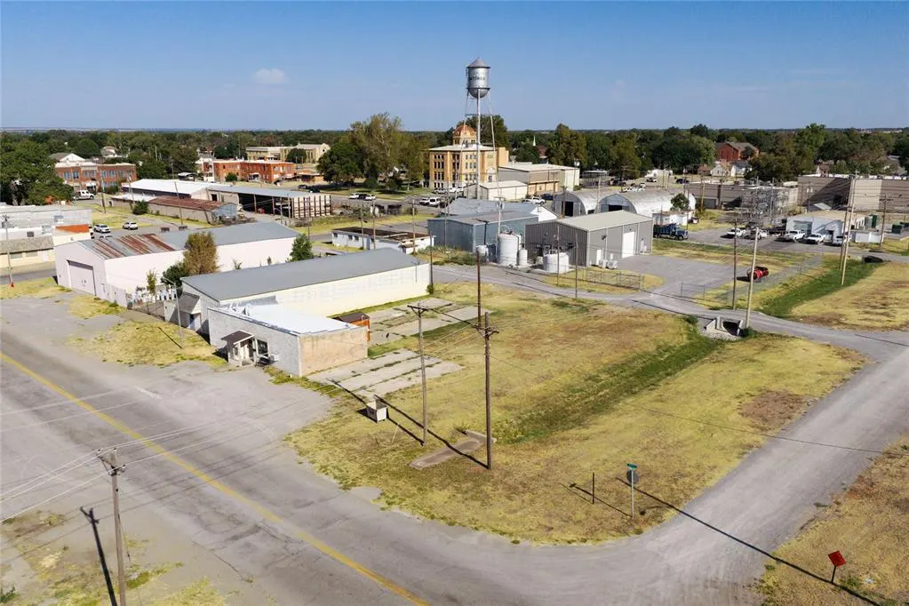Photo 21 — 319 E Main Street, Watonga, OK 73772