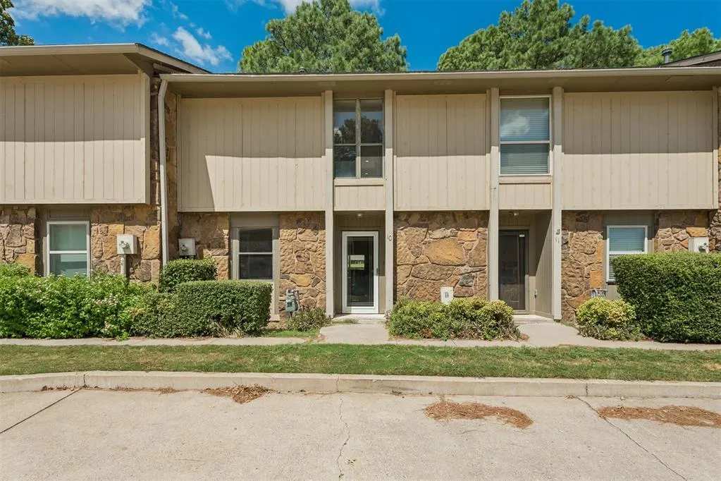 Front exterior — 7010 Lakeshore Drive, Eufaula, OK 74432