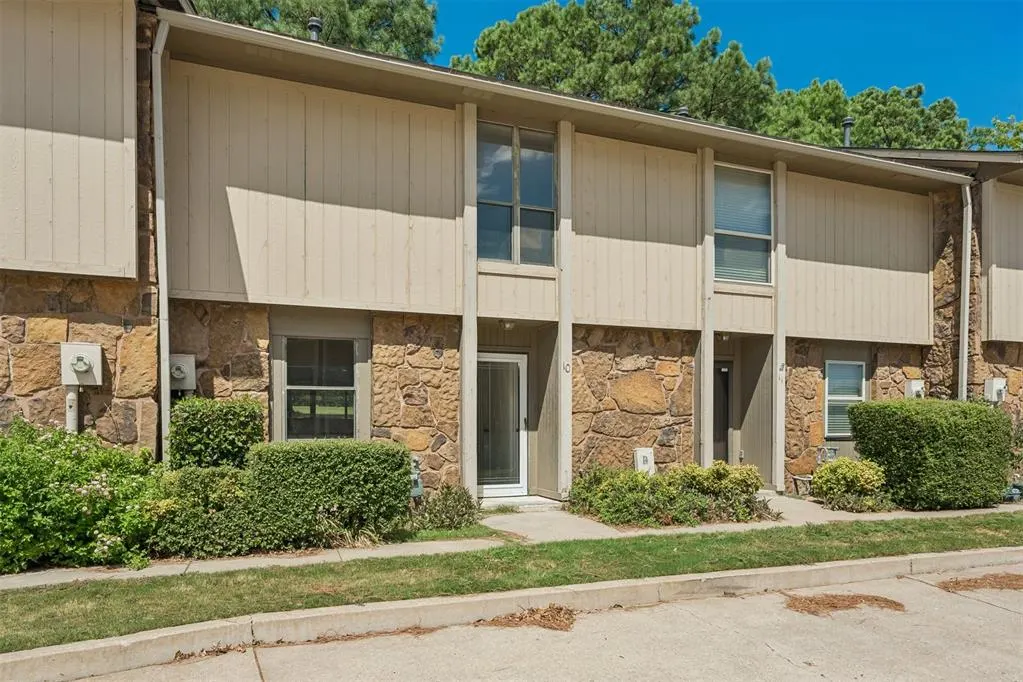 Photo 2 — 7010 Lakeshore Drive, Eufaula, OK 74432