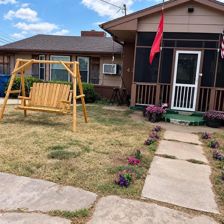 Front exterior — 420 W 8th Street, Cordell, OK 73632