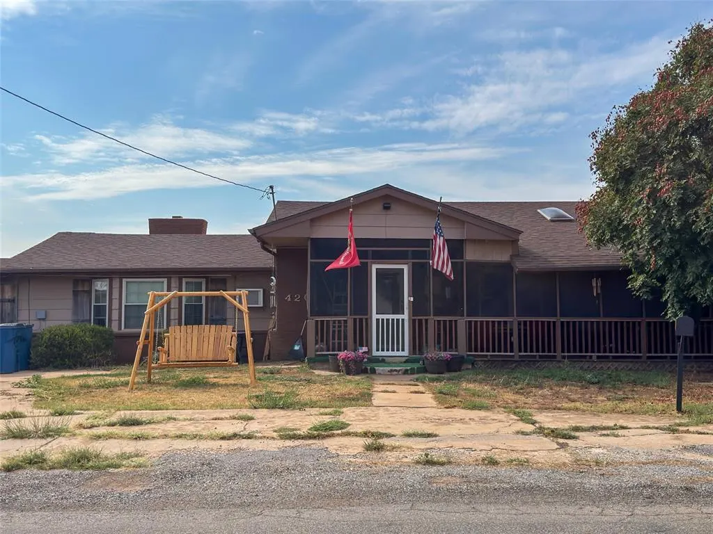 Front exterior — 420 W 8th Street, Cordell, OK 73632