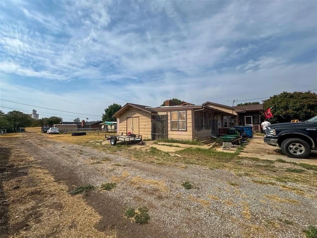 Photo 21 — 420 W 8th Street, Cordell, OK 73632