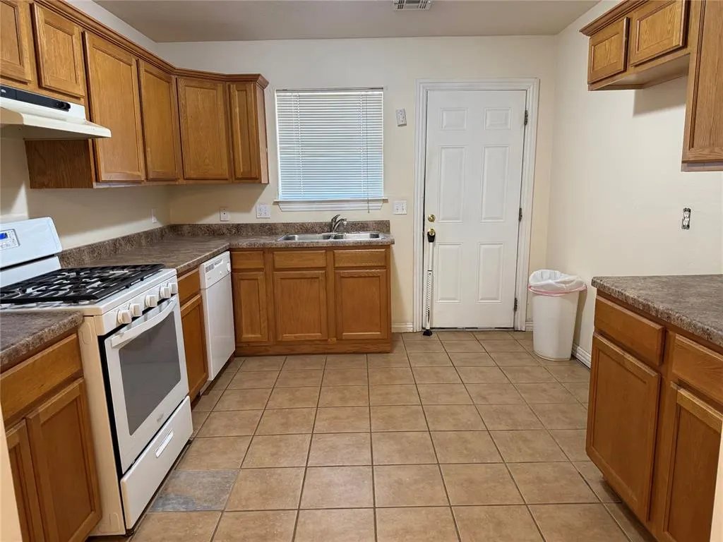 Photo 7 — 3017 NW 30th Street, Oklahoma City, OK 73112