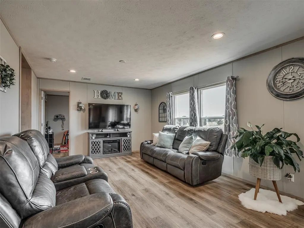 Photo 10 — 4569 Cumberland Farm Circle, Guthrie, OK 73044
