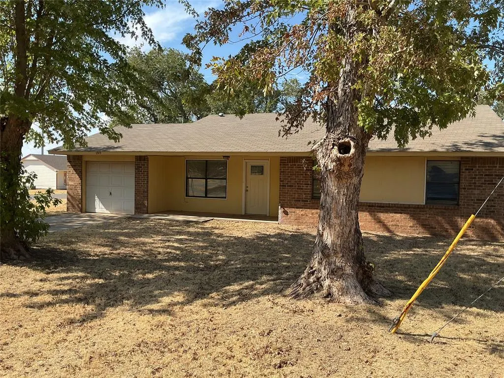 Photo 2 — 1919 Wells, Clinton, OK 73601