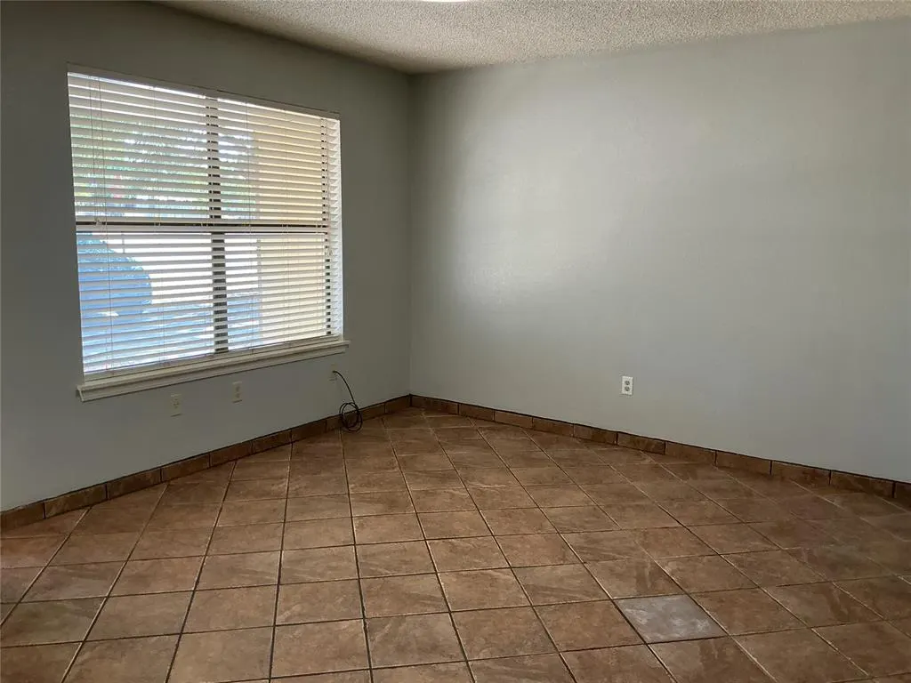 Photo 5 — 1919 Wells, Clinton, OK 73601
