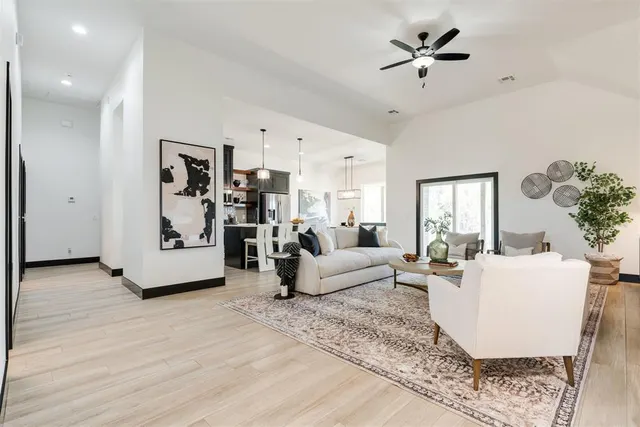 Photo 4 — 13613 Carlisle Crossing Drive, Yukon, OK 73099