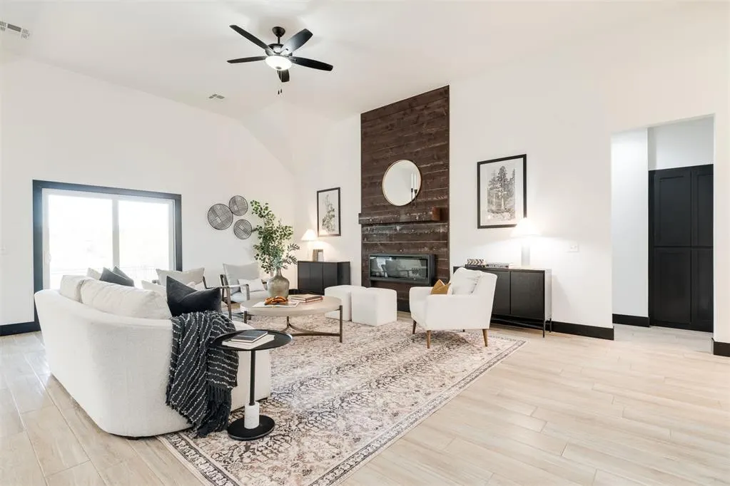 Photo 5 — 13613 Carlisle Crossing Drive, Yukon, OK 73099