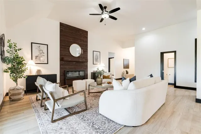 Photo 7 — 13613 Carlisle Crossing Drive, Yukon, OK 73099