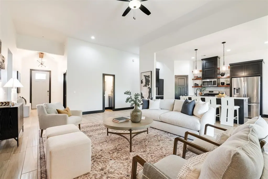 Photo 9 — 13613 Carlisle Crossing Drive, Yukon, OK 73099