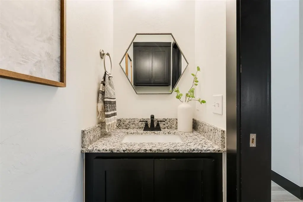 Photo 18 — 13613 Carlisle Crossing Drive, Yukon, OK 73099