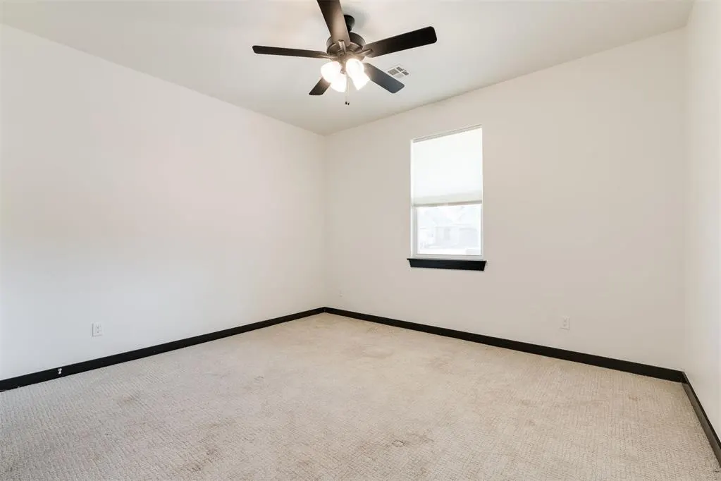 Photo 23 — 13613 Carlisle Crossing Drive, Yukon, OK 73099