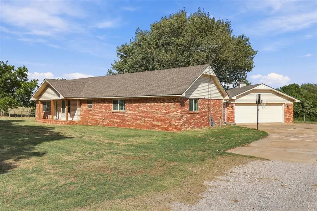 Photo 3 — 14031 N County Road 3010, Lindsay, OK 73052