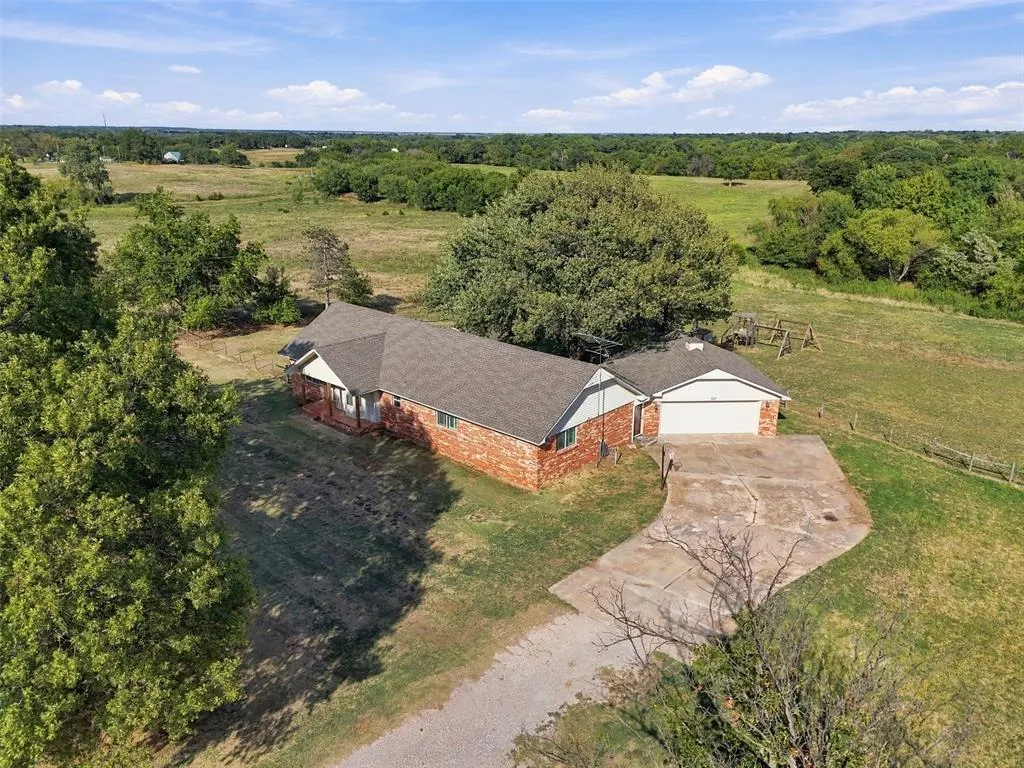 Photo 4 — 14031 N County Road 3010, Lindsay, OK 73052