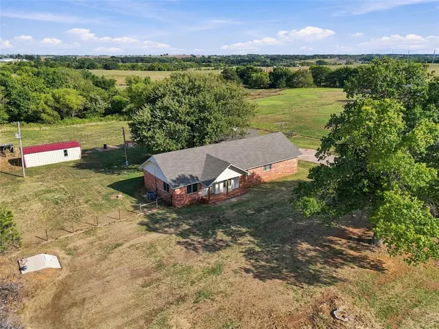 Photo 5 — 14031 N County Road 3010, Lindsay, OK 73052