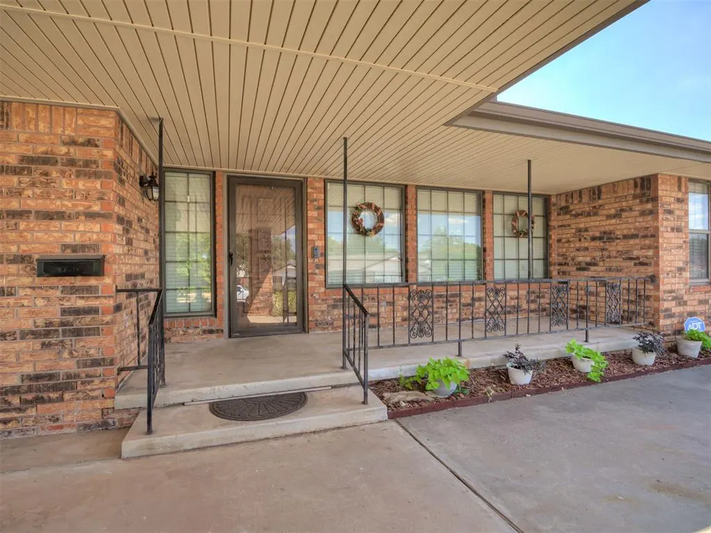 Photo 2 — 2501 Southlawn Drive, El Reno, OK 73036