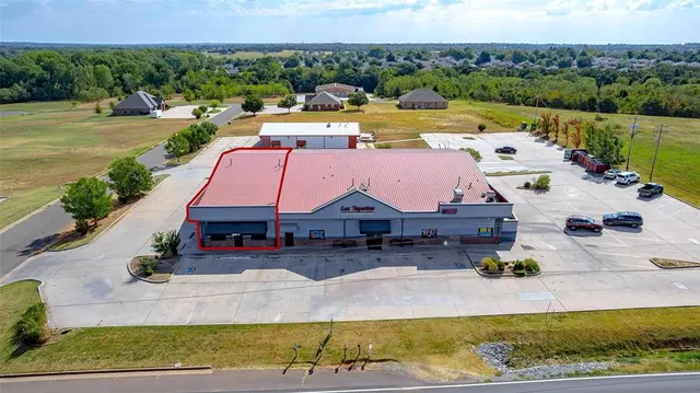 Photo 2 — 1960 Harper Street, Choctaw, OK 73020