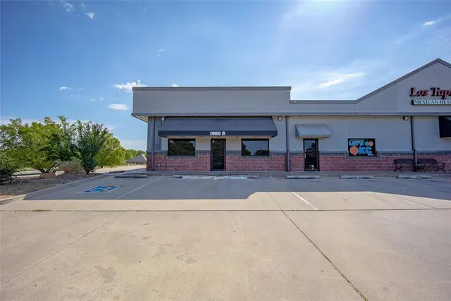 Photo 3 — 1960 Harper Street, Choctaw, OK 73020