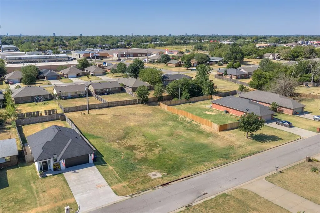Photo 2 — 628 NW 110th Street, Oklahoma City, OK 73114