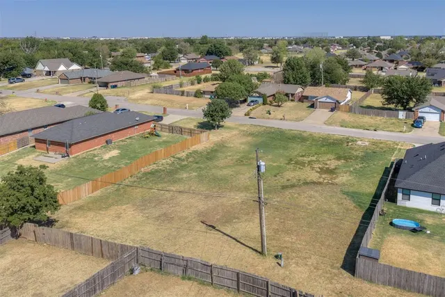 Photo 4 — 628 NW 110th Street, Oklahoma City, OK 73114