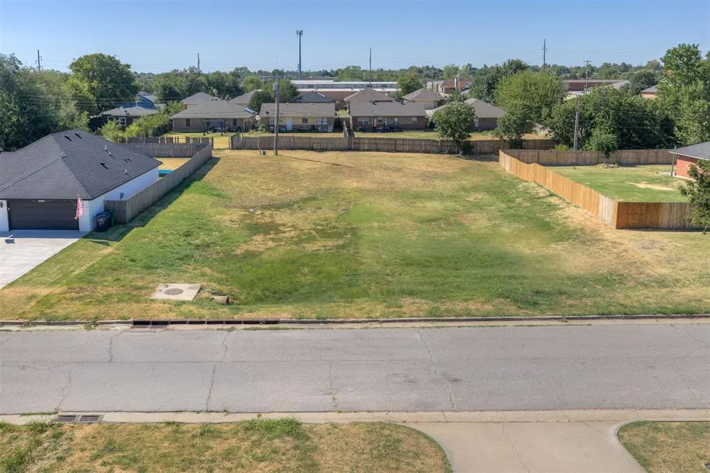 Photo 5 — 628 NW 110th Street, Oklahoma City, OK 73114