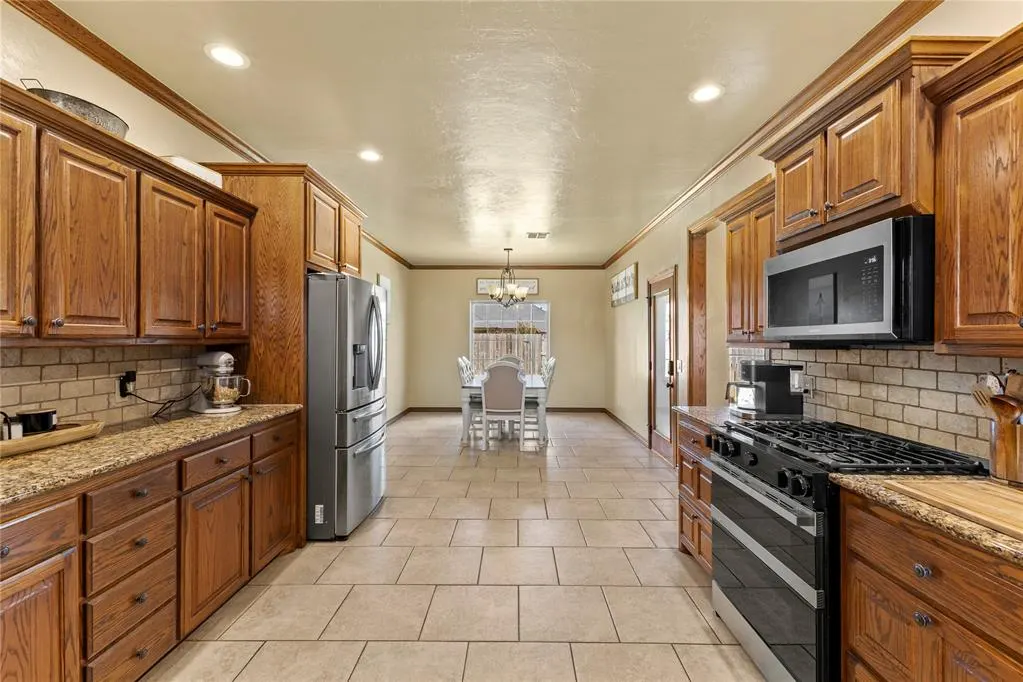 Photo 11 — 2209 Pinnacle Drive, Weatherford, OK 73096